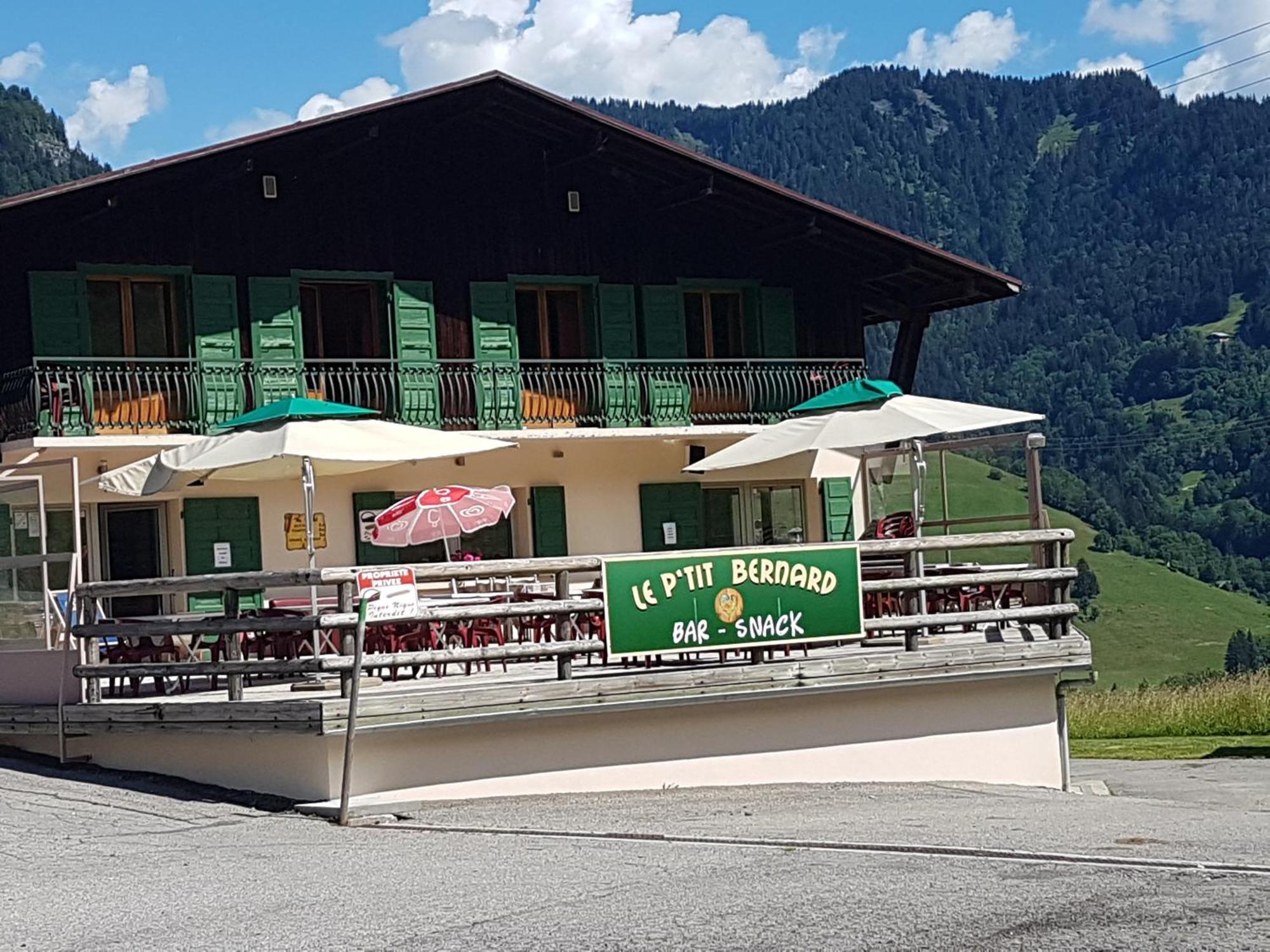 Hotel Les Bernards พลาซ-ซัวร์-อาร์ลี ภายนอก รูปภาพ