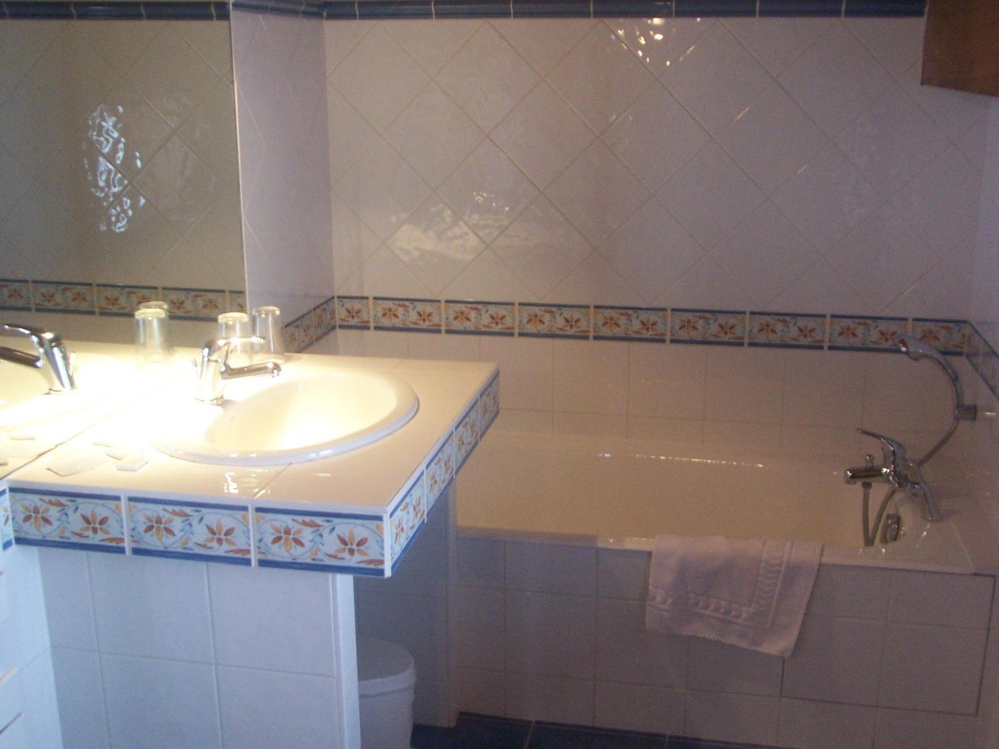 Hotel Les Bernards พลาซ-ซัวร์-อาร์ลี ภายนอก รูปภาพ