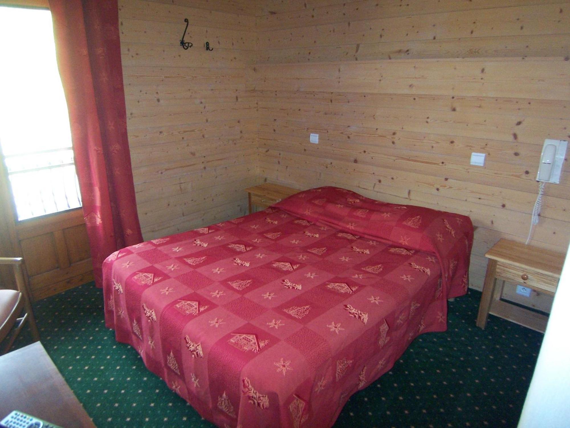 Hotel Les Bernards พลาซ-ซัวร์-อาร์ลี ภายนอก รูปภาพ