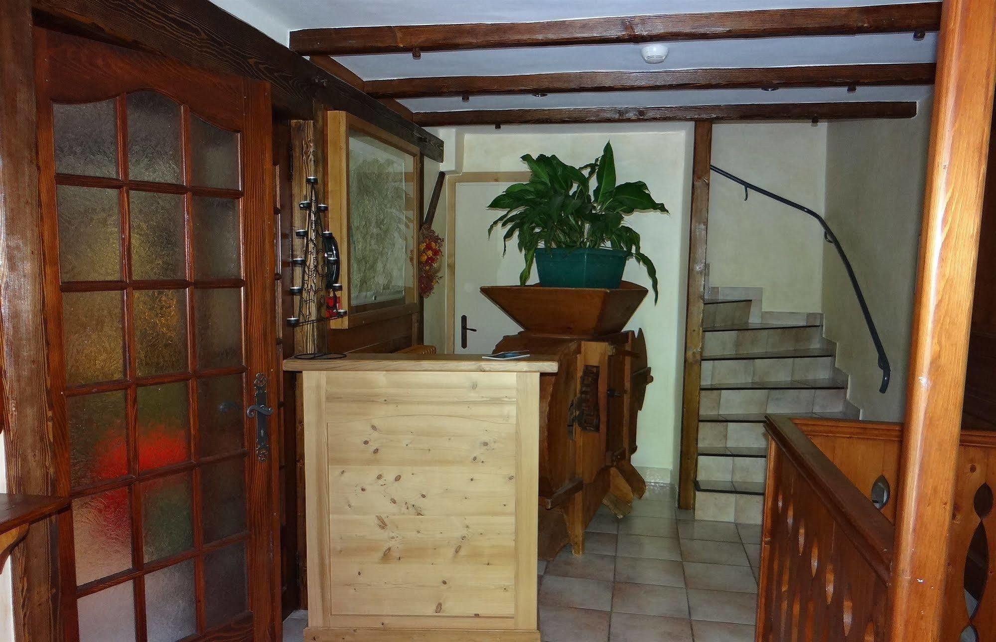 Hotel Les Bernards พลาซ-ซัวร์-อาร์ลี ภายนอก รูปภาพ