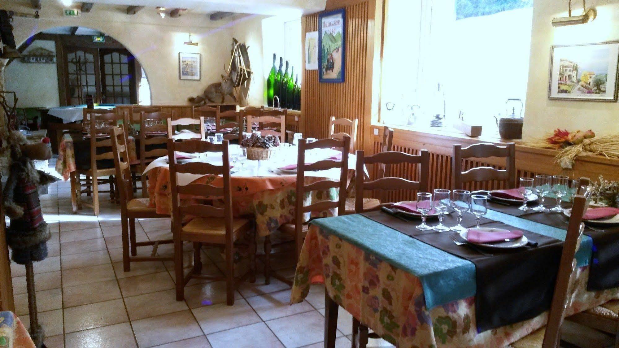 Hotel Les Bernards พลาซ-ซัวร์-อาร์ลี ภายนอก รูปภาพ