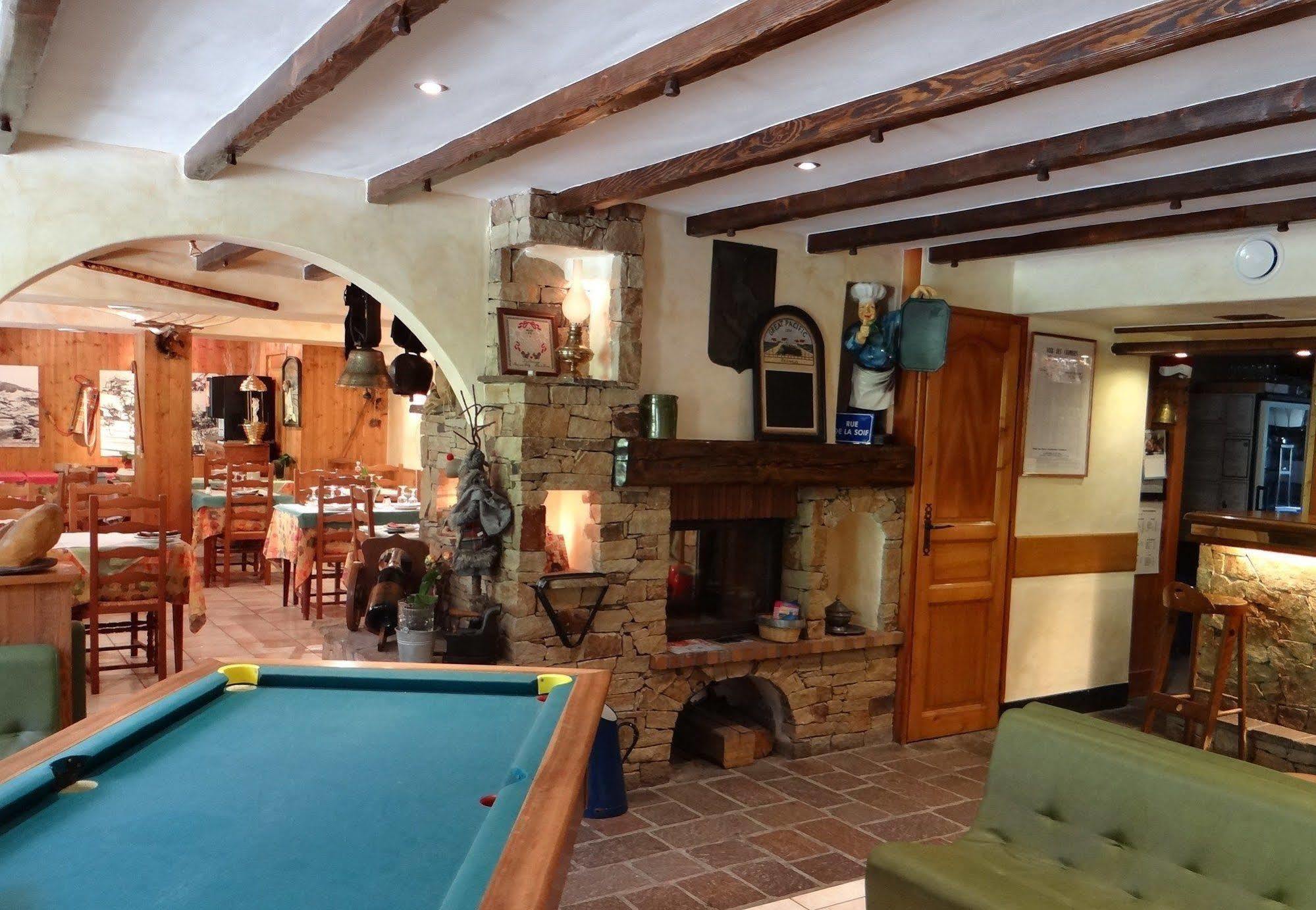 Hotel Les Bernards พลาซ-ซัวร์-อาร์ลี ภายนอก รูปภาพ