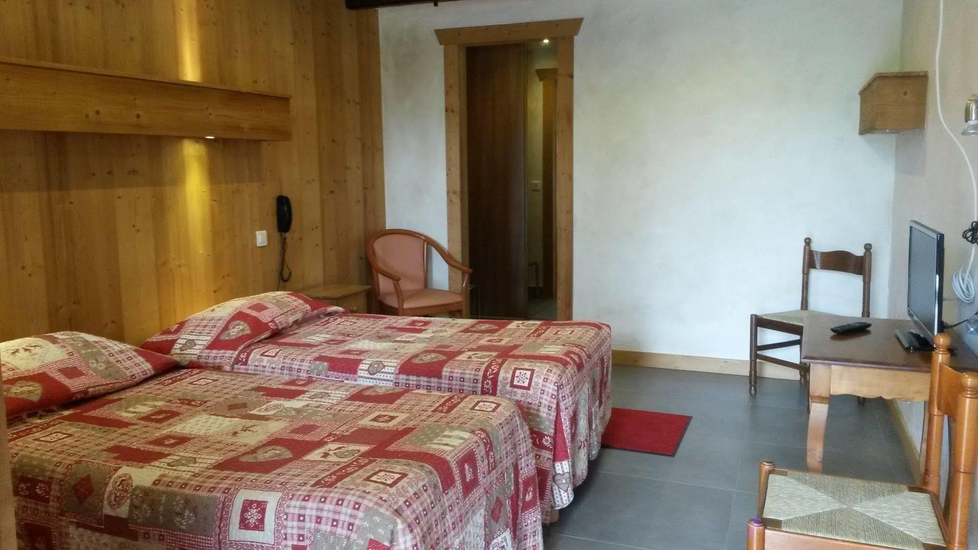 Hotel Les Bernards พลาซ-ซัวร์-อาร์ลี ภายนอก รูปภาพ