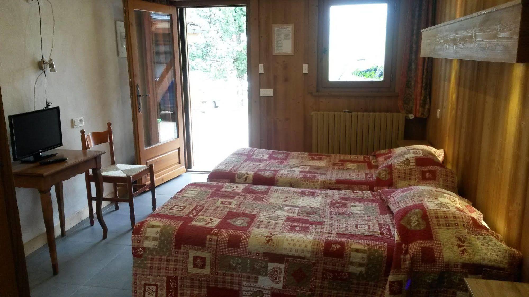 Hotel Les Bernards พลาซ-ซัวร์-อาร์ลี ภายนอก รูปภาพ